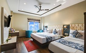 The Ivy Grand Hotel - Luxury Living In City Centre Near Connaught Place